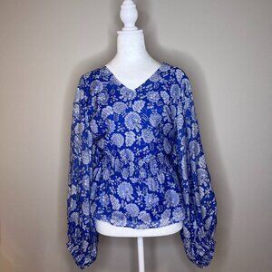 Vince Camuto blue print blouse w elastic waistband.